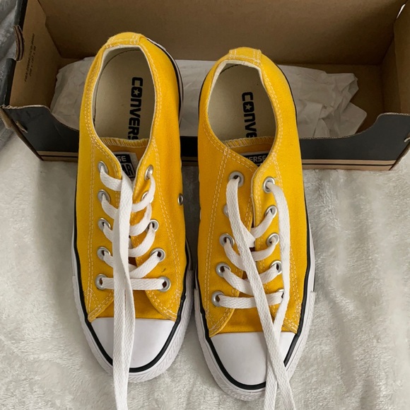 Yellow Converse - Size 6 Women’s - Picture 1 of 4